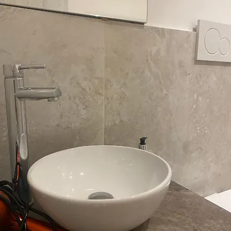 Trevi In * روما